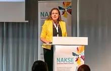 Sandra Mösche espricht auf der NAKSE. 